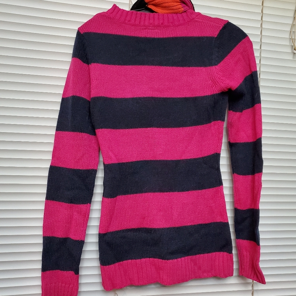 Sweater - Picture 4 of 4